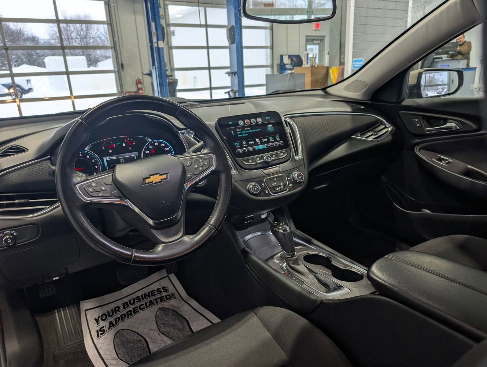 Used 2018 Chevrolet Malibu LT image 11
