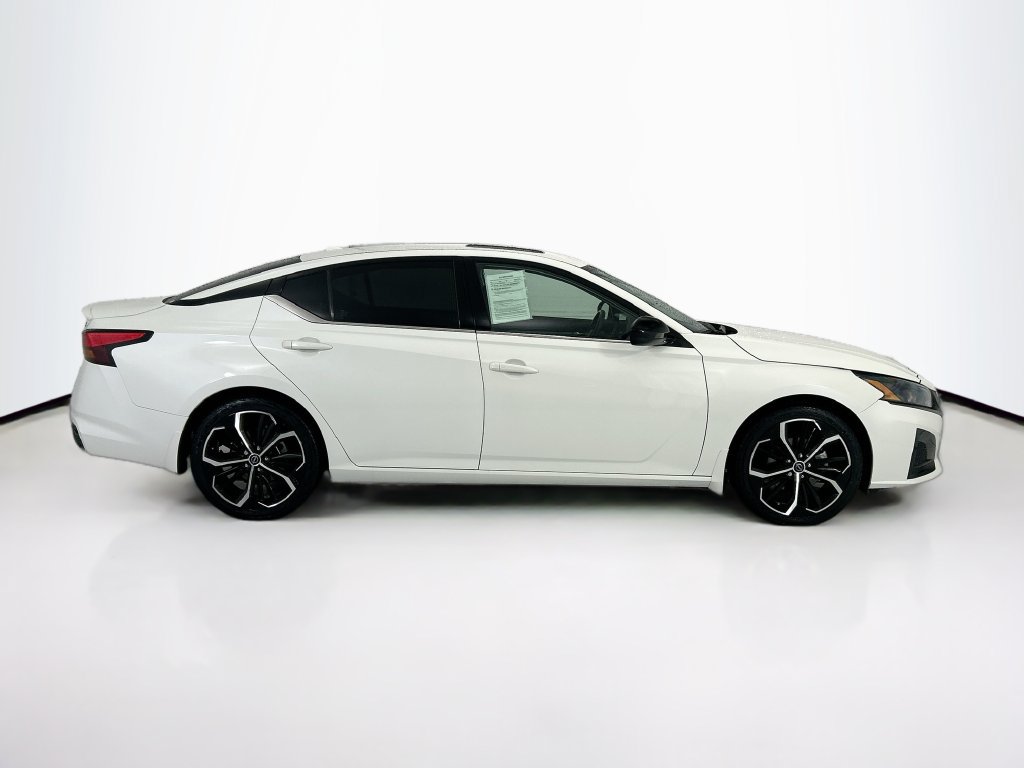 Used 2023 Nissan Altima 2.5 SR w/ SR Premium Package FWD image 4
