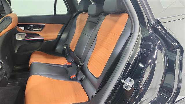 Used 2025 Mercedes-Benz GLC 300 image 22