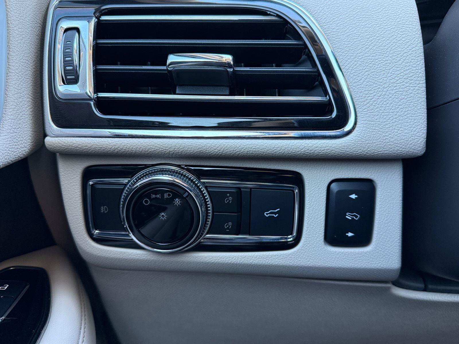 Used 2021 Lincoln Navigator Reserve w/ Luxury Package image 22