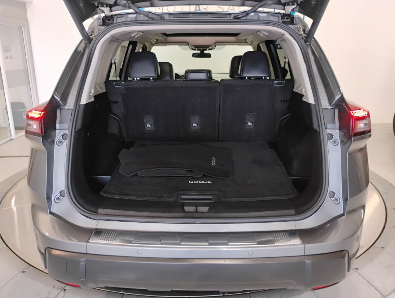 Used 2024 Nissan Rogue SV w/ SV Premium Package AWD/4WD image 5