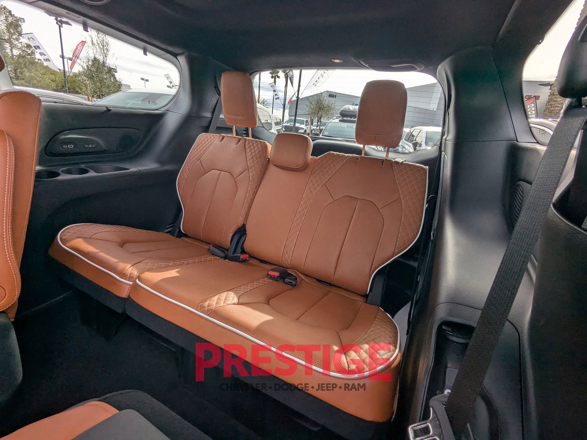 New 2026 Chrysler Pacifica Pinnacle w/ Trailer Tow Group AWD/4WD image 30