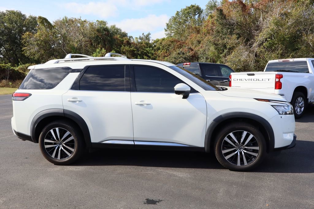 Used 2023 Nissan Pathfinder Platinum image 9