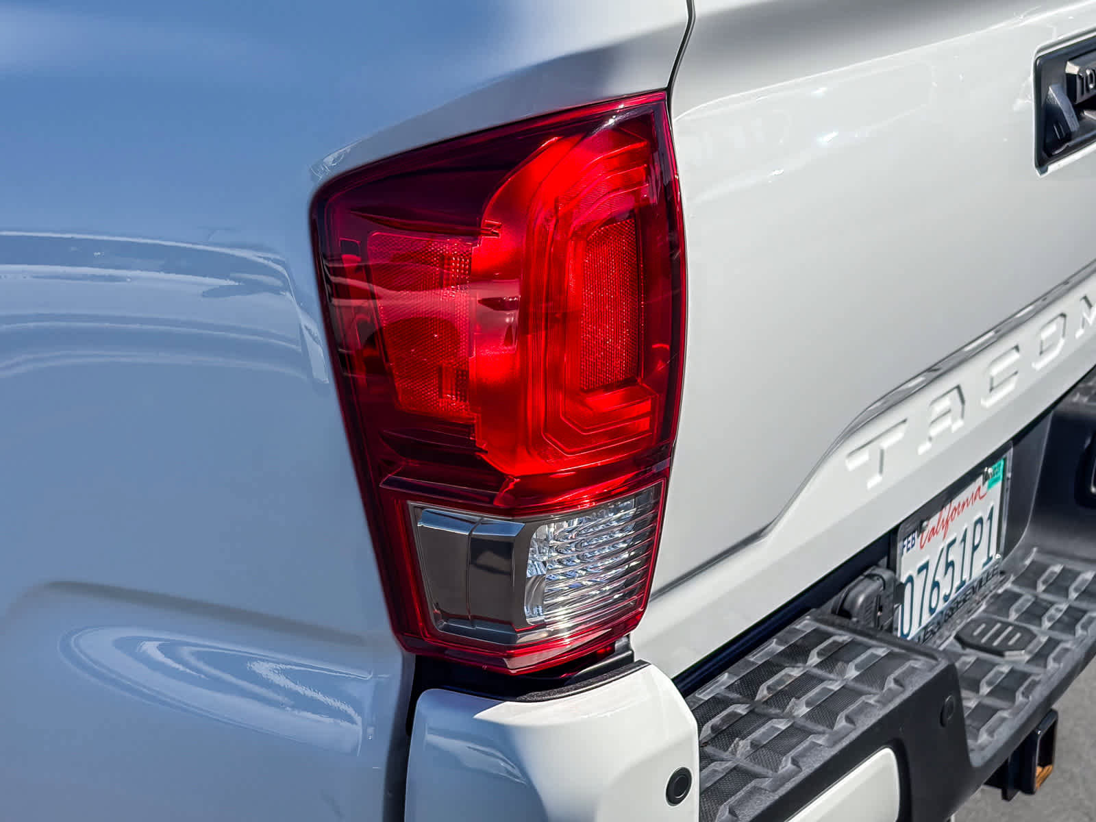 Used 2016 Toyota Tacoma TRD Sport AWD/4WD image 8