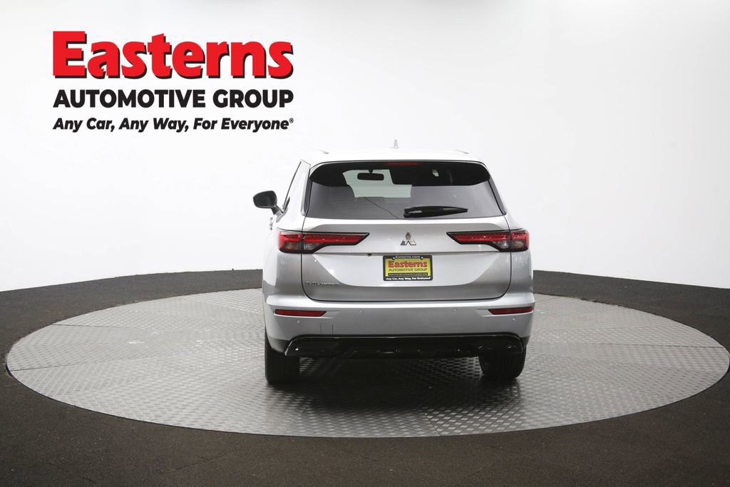 Used 2022 Mitsubishi Outlander SE image 35