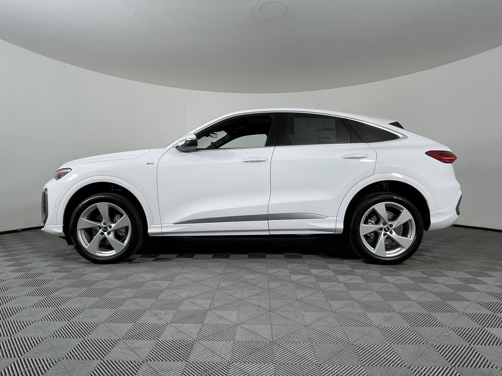 New 2025 Audi Q5 Premium Plus image 11