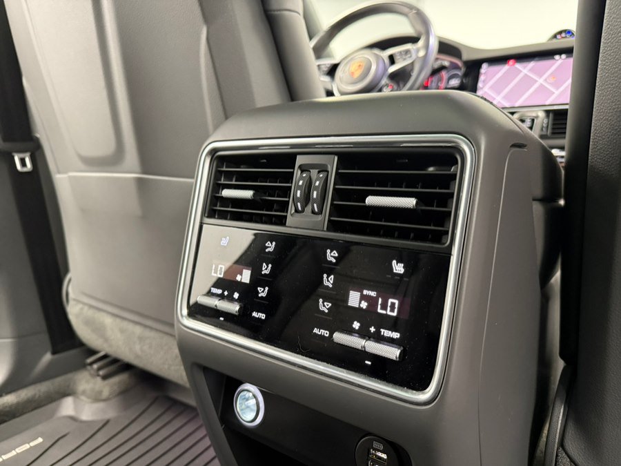 Used 2019 Porsche Cayenne S w/ Premium Plus Package AWD/4WD image 55