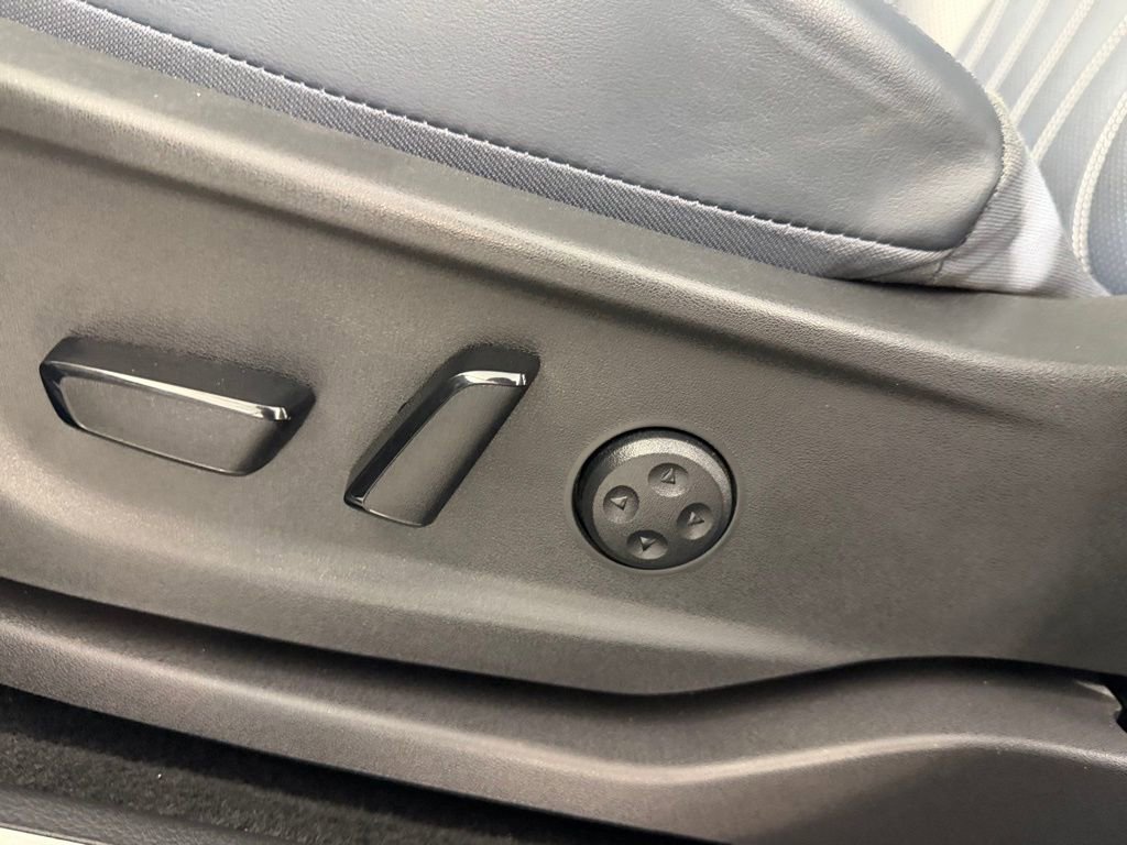 Used 2023 Nissan Ariya image 25