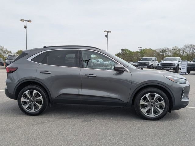 Certified 2023 Ford Escape Platinum AWD/4WD image 2