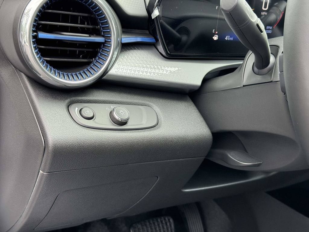 New 2026 Chevrolet Trax LT w/ Driver Confidence Package FWD image 9