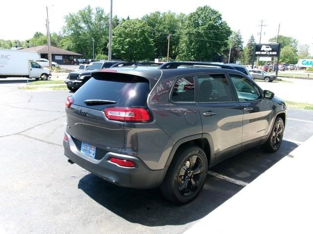 Used 2016 Jeep Cherokee Latitude w/ Cold Weather Group AWD/4WD image 4