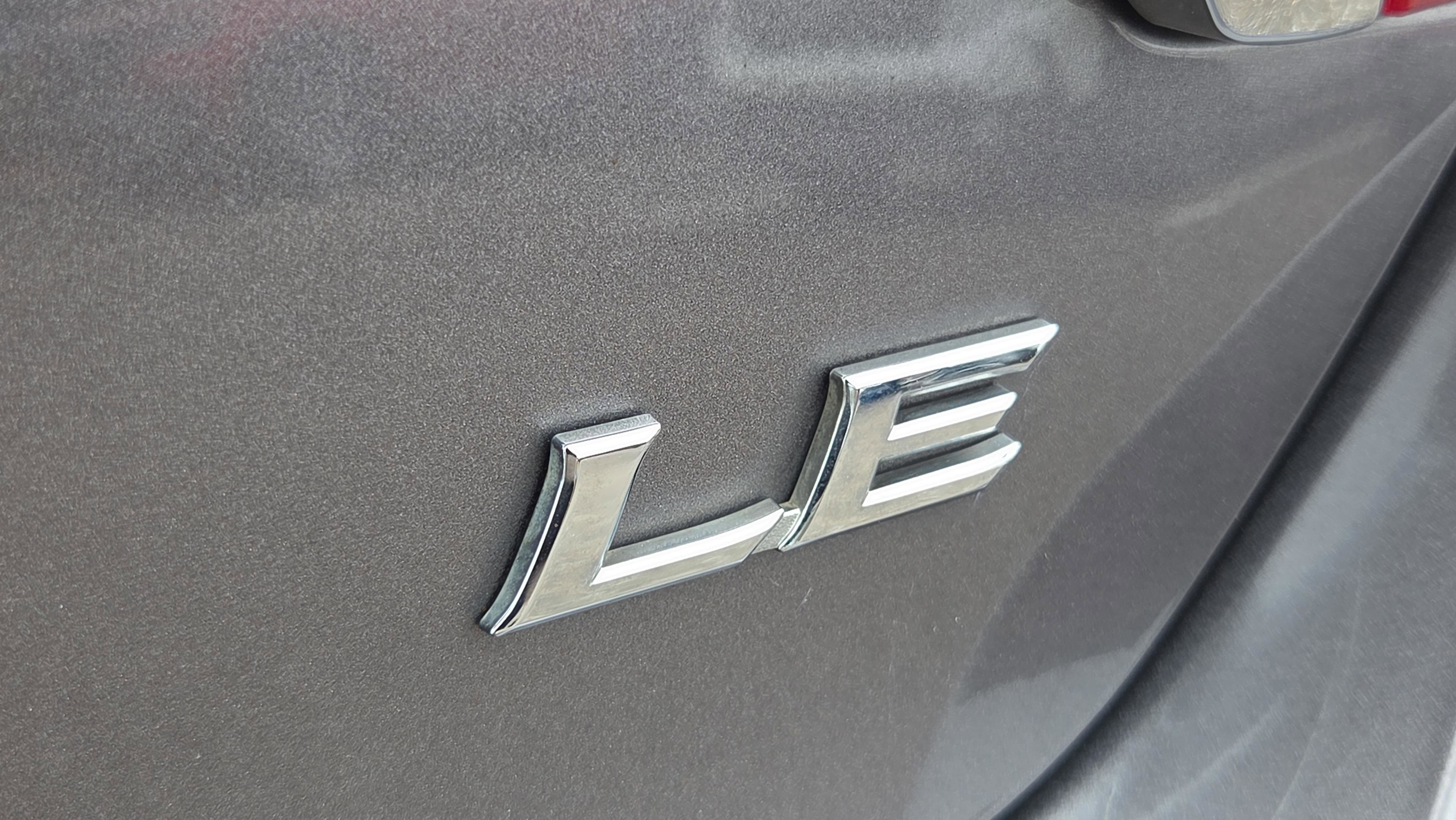 Used 2015 Toyota Camry LE image 17