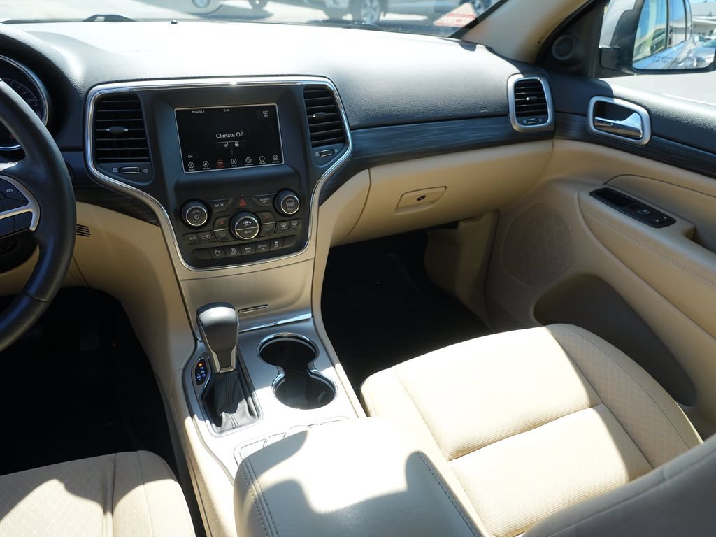 Used 2019 Jeep Grand Cherokee Laredo AWD/4WD image 21