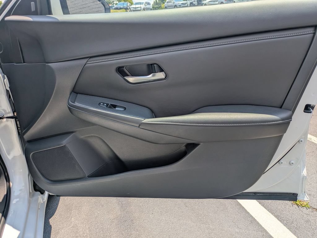Used 2025 Nissan Sentra SV FWD image 30