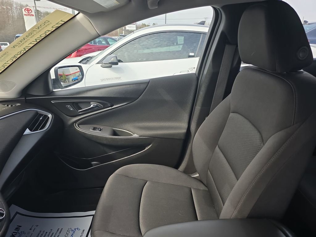 Used 2024 Chevrolet Malibu LT w/ Sport Edition FWD image 11
