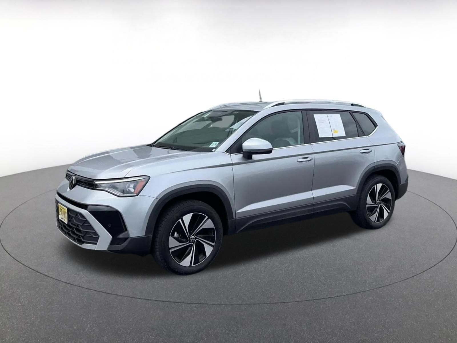 Used 2026 Volkswagen Taos SE AWD/4WD image 8