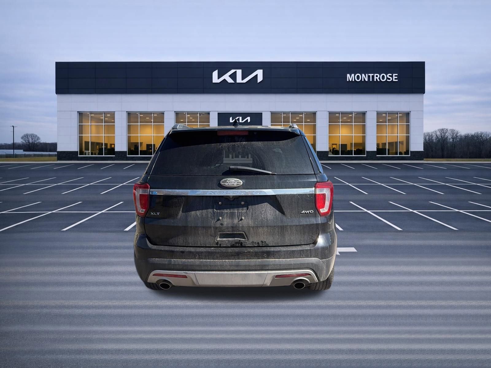 Used 2017 Ford Explorer XLT image 6