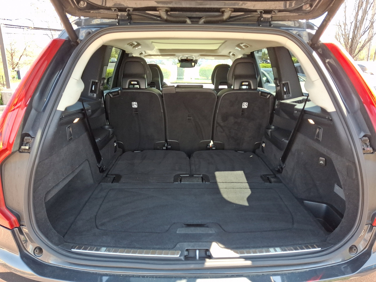 Used 2017 Volvo XC90 T6 Momentum w/ Vision Package image 29
