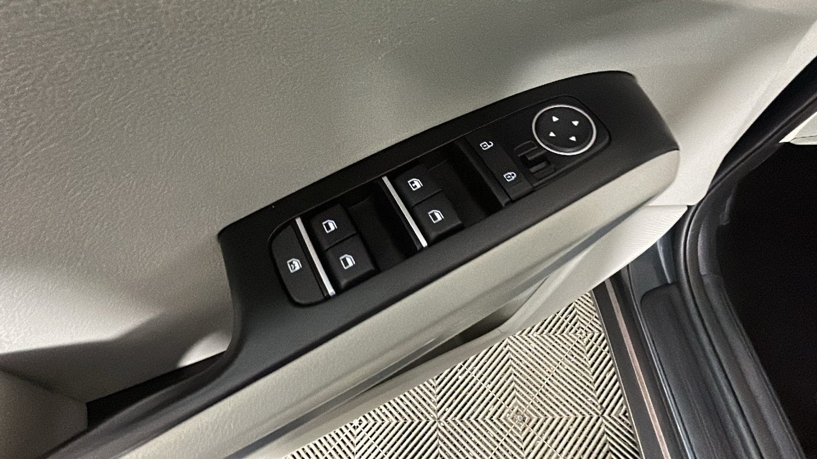 Used 2024 Kia Soul LX w/ Option Group 015 FWD image 10