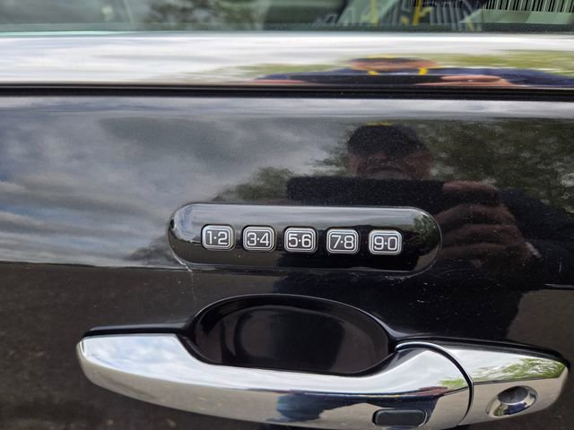 Used 2015 Lincoln MKX AWD w/ Equipment Group 101A image 11