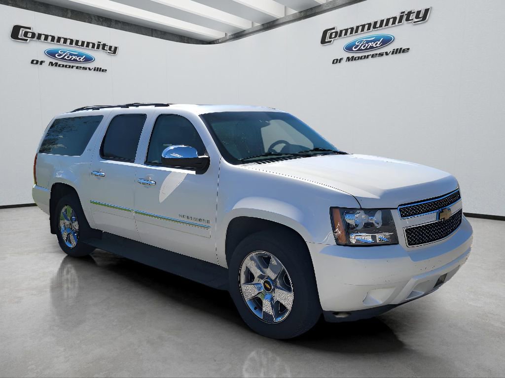 Used 2014 Chevrolet Suburban LTZ image 3
