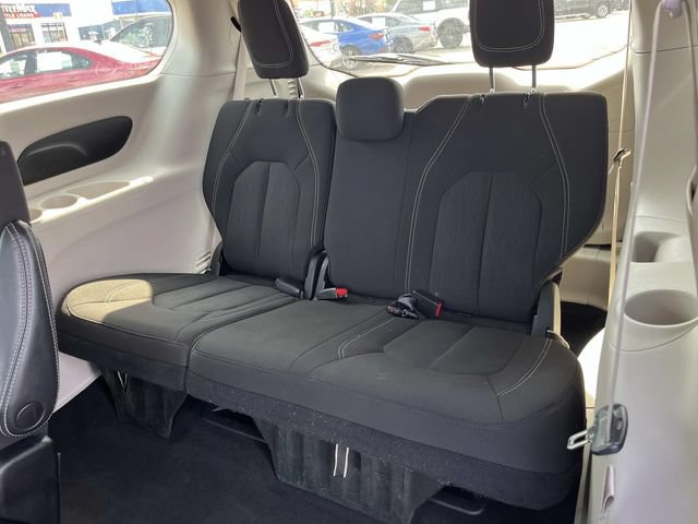Used 2023 Chrysler Voyager LX FWD image 16