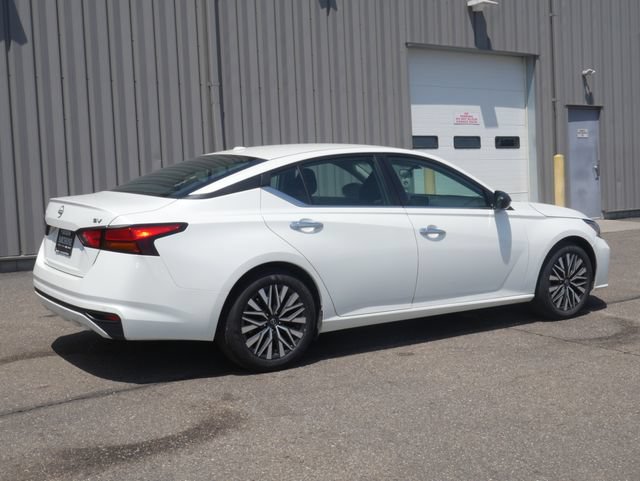 Used 2024 Nissan Altima 2.5 SV FWD image 9