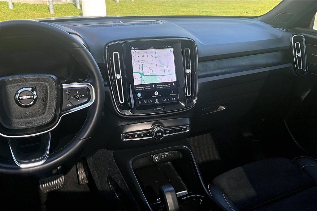 Certified 2023 Volvo C40 P8 Recharge Ultimate w/ Protection Package Premier AWD/4WD image 8