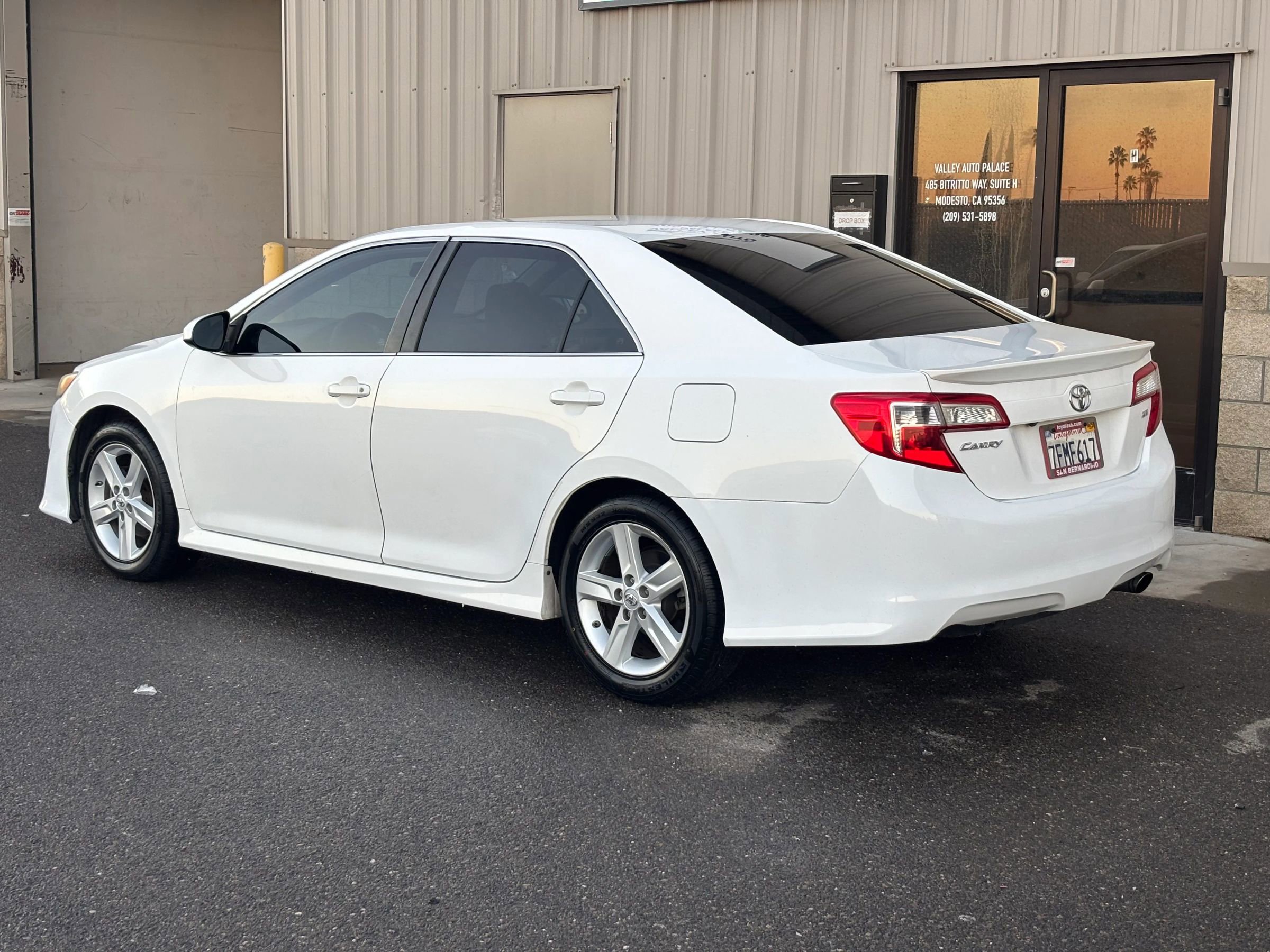 Used 2014 Toyota Camry SE image 5