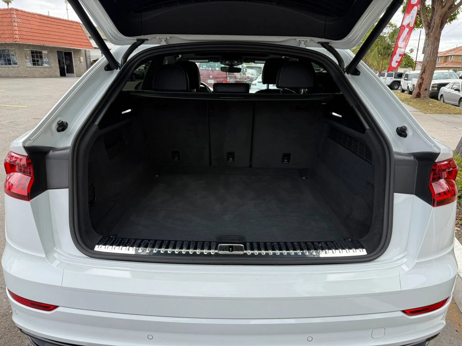 Used 2020 Audi Q8 Premium w/ Black Optic Package AWD/4WD image 10