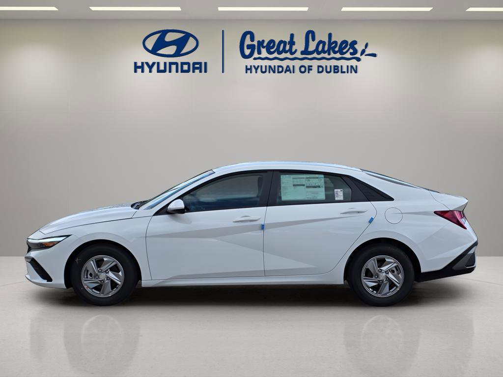 New 2026 Hyundai Elantra SE FWD image 2