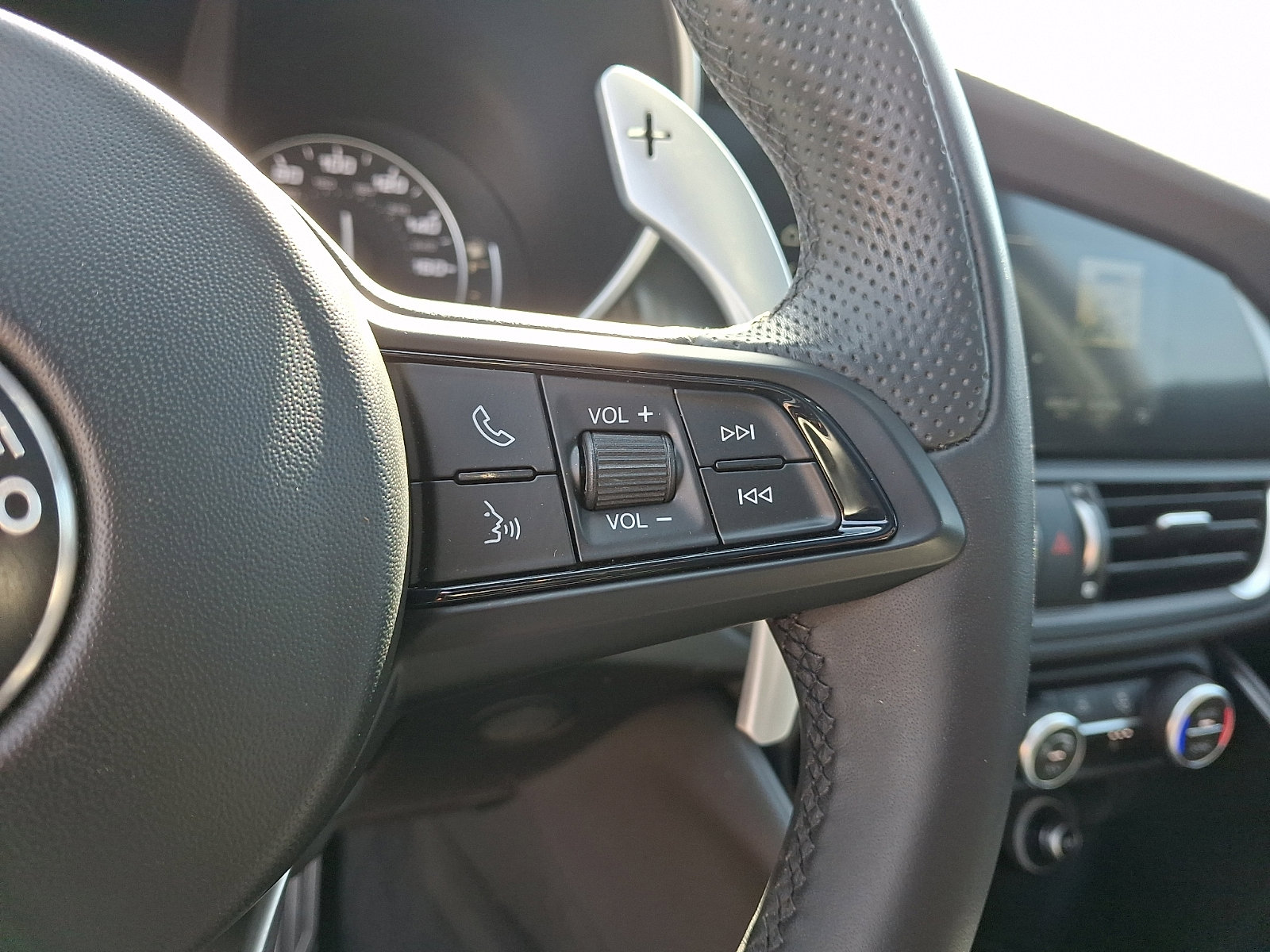 Used 2023 Alfa Romeo Giulia Veloce image 23