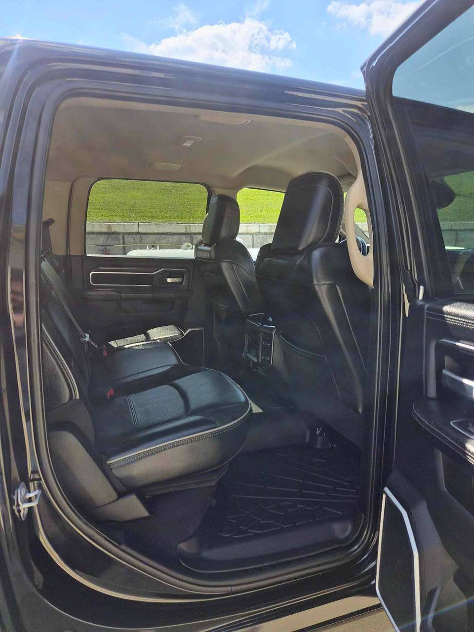 Used 2022 RAM 3500 Laramie AWD/4WD image 10