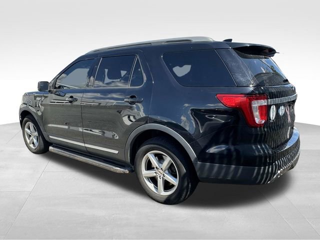 Used 2017 Ford Explorer XLT AWD/4WD image 4