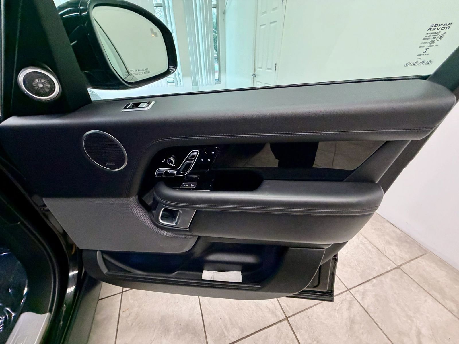 Used 2020 Land Rover Range Rover HSE image 20