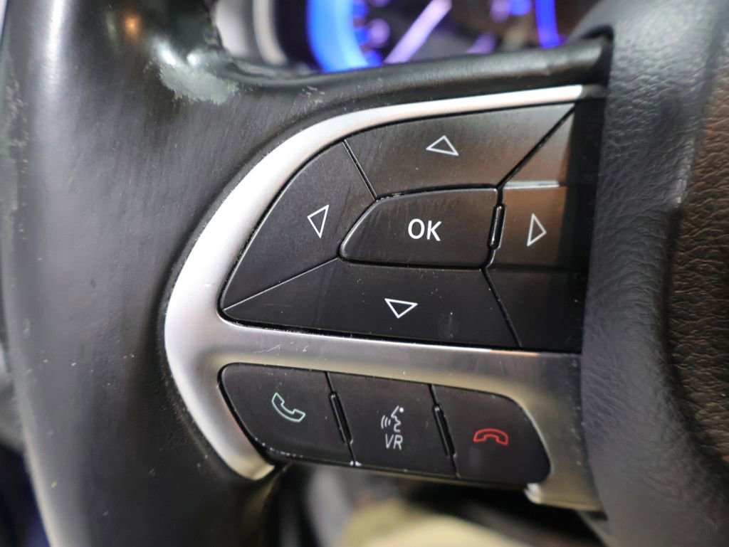 Used 2015 Chrysler 200 Limited w/ Convenience Group image 34