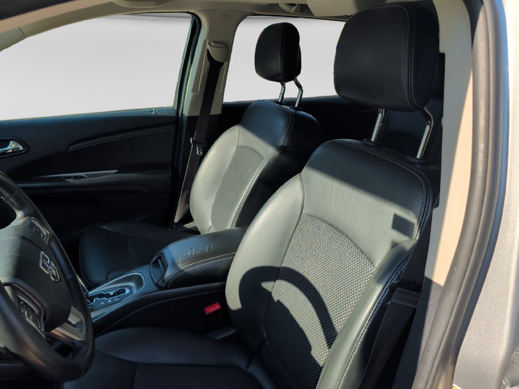Used 2018 Dodge Journey Crossroad w/ Nav & Sun Group AWD/4WD image 17