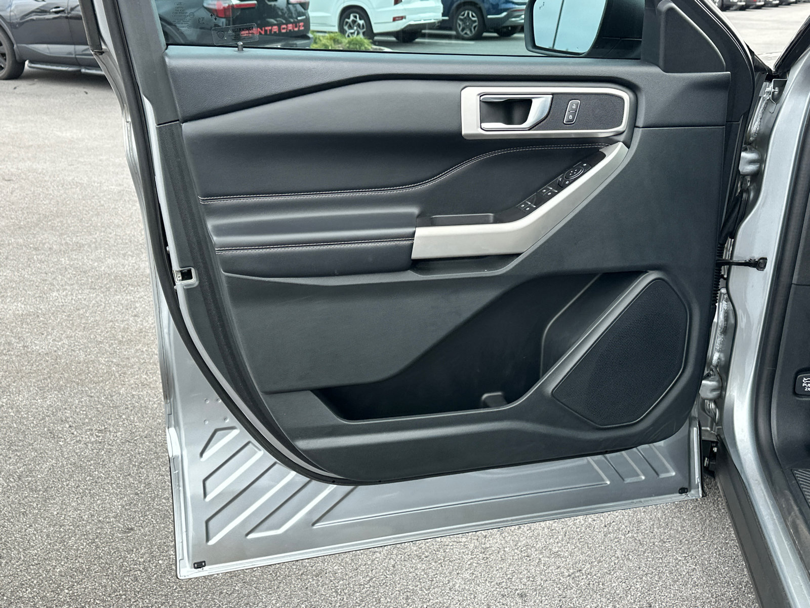 Used 2022 Ford Explorer XLT RWD image 12