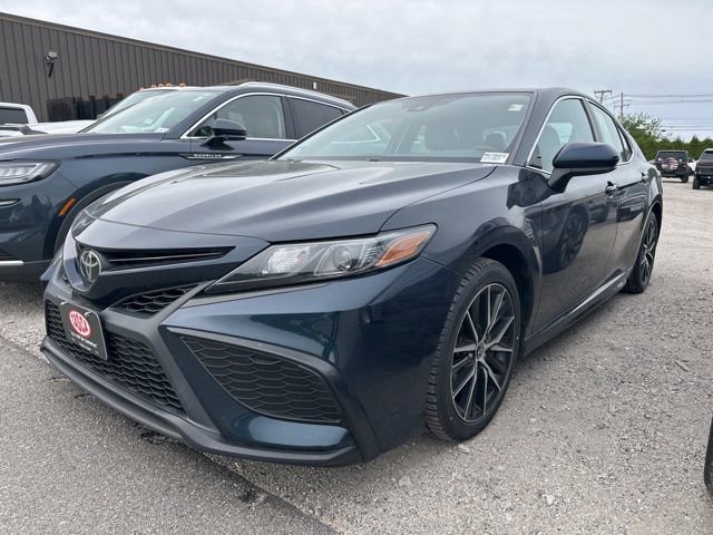Used 2021 Toyota Camry SE FWD image 3