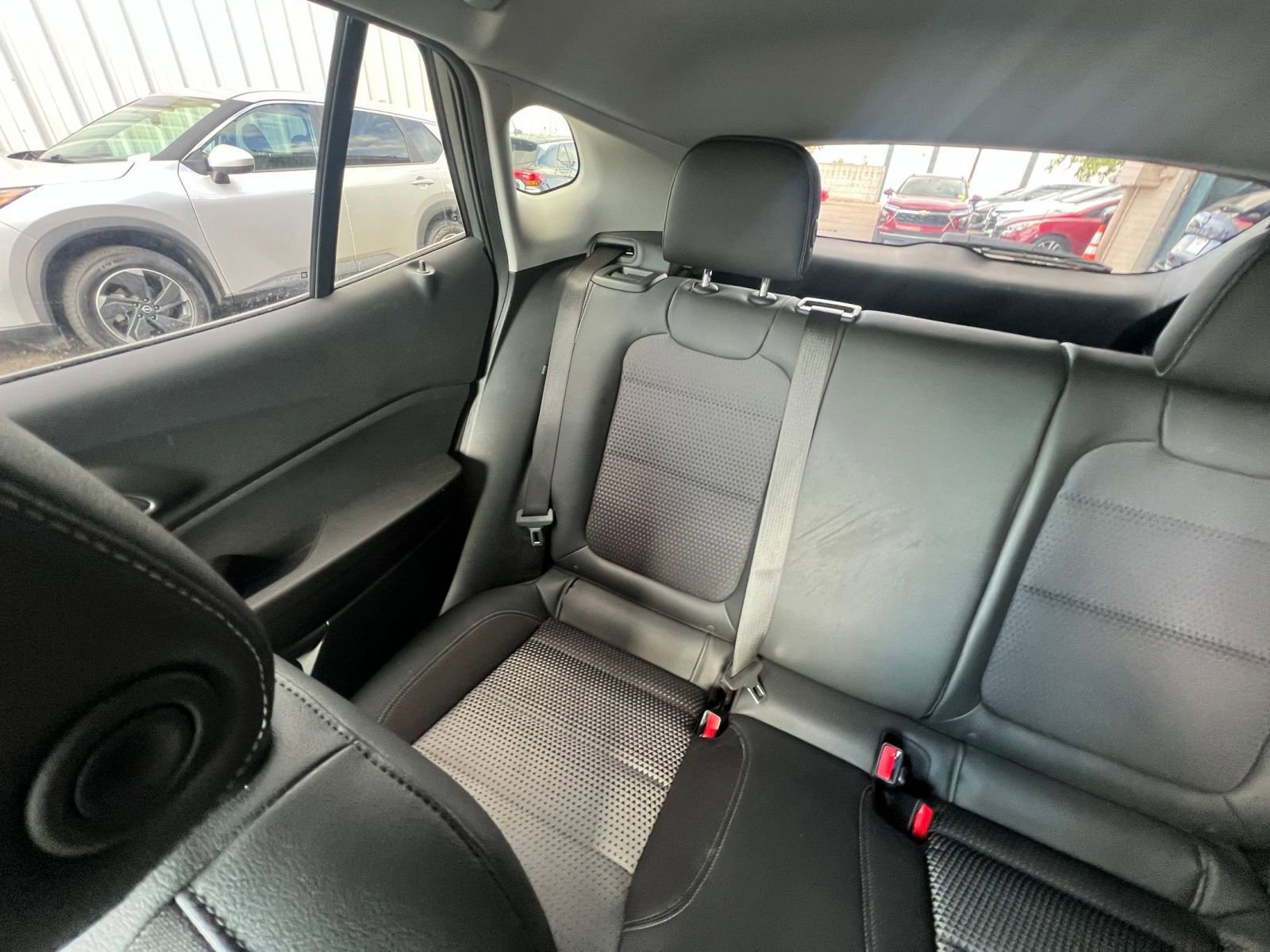 Used 2025 Chevrolet Trax LT FWD image 39