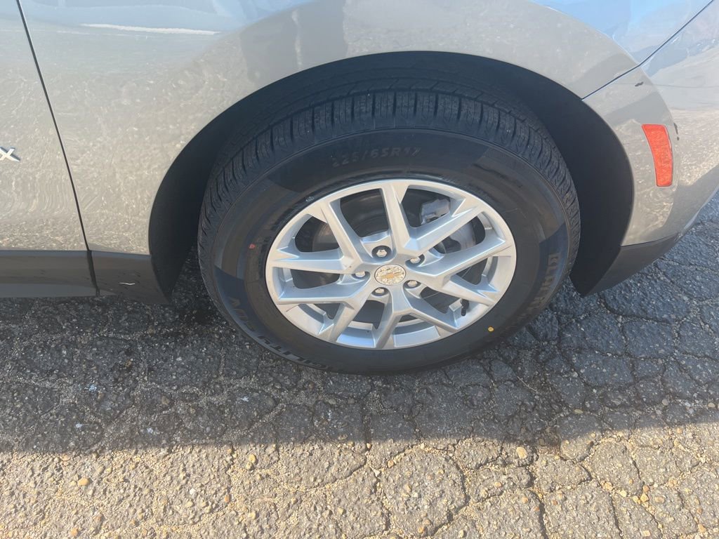 Used 2023 Chevrolet Equinox LT image 33