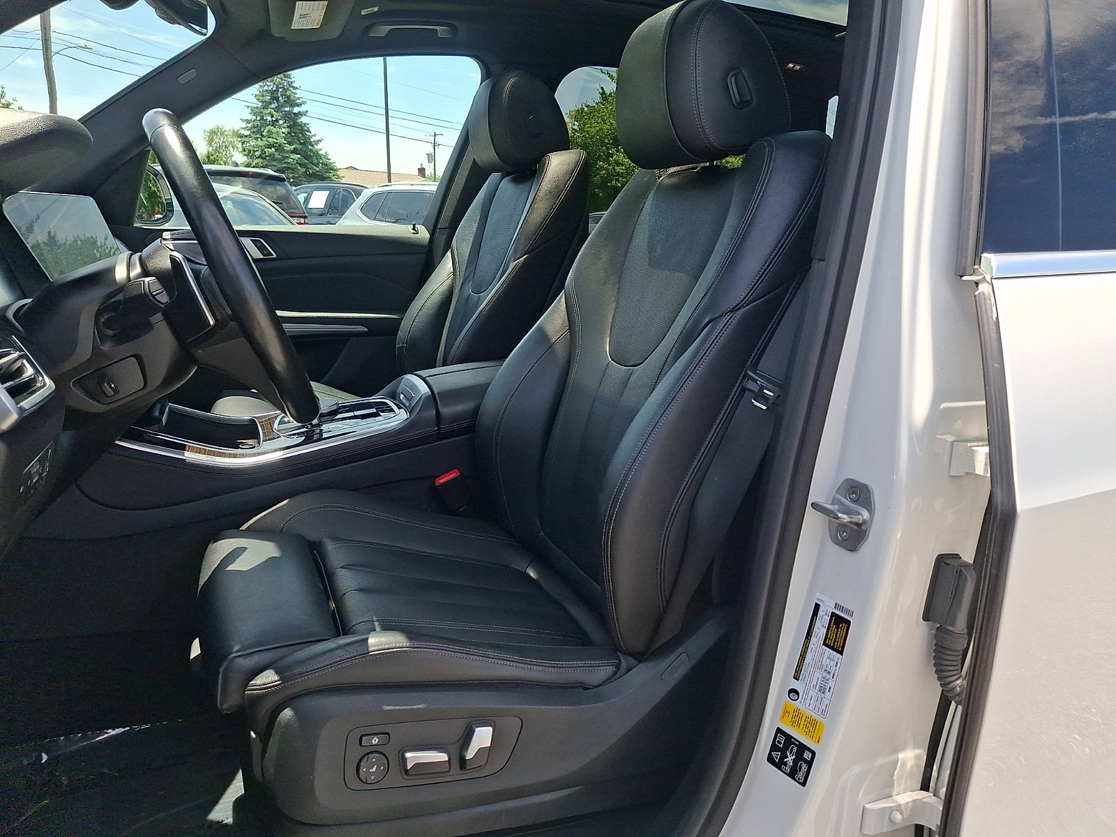 Used 2019 BMW X5 xDrive40i w/ Convenience Package AWD/4WD image 13