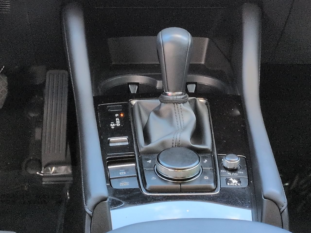 Used 2023 MAZDA MAZDA3 s FWD image 18