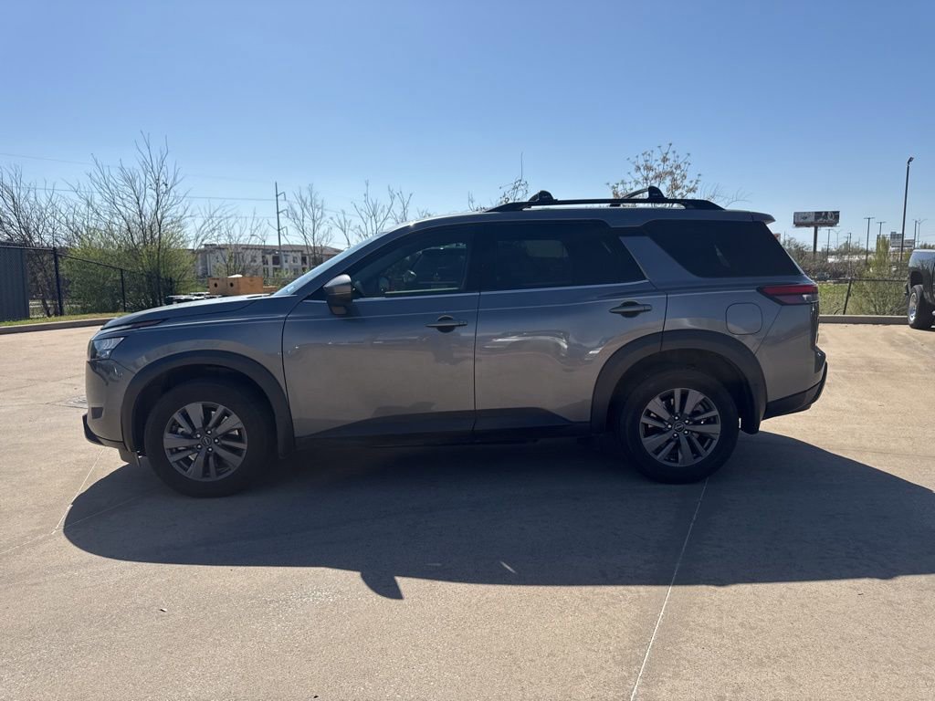 Certified 2024 Nissan Pathfinder SV image 2