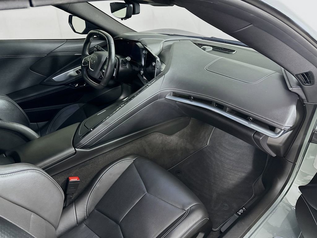 Used 2024 Chevrolet Corvette Stingray Convertible w/ Z51 Performance Package image 32