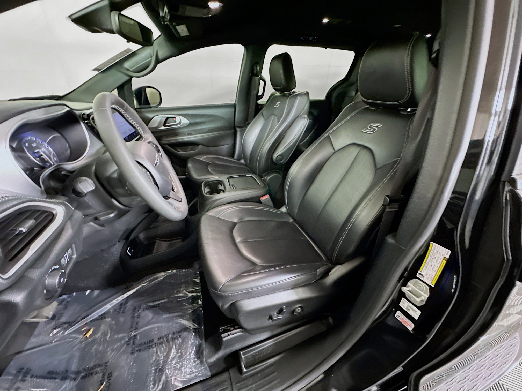 Used 2023 Chrysler Pacifica Touring-L w/ S Appearance Package FWD image 12