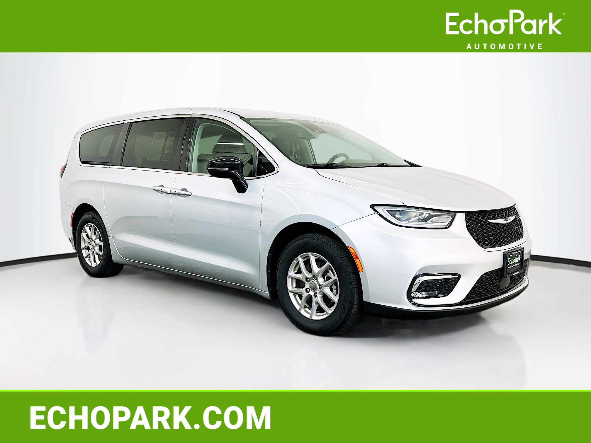 Used 2024 Chrysler Pacifica Touring-L FWD image 1