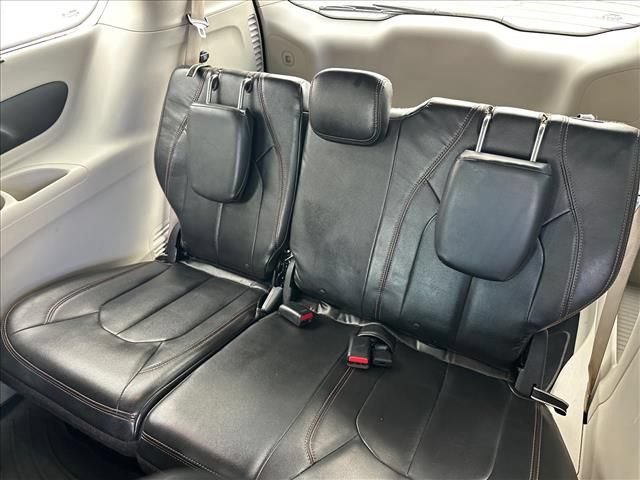 Used 2017 Chrysler Pacifica Touring Plus w/ Tire & Wheel Group FWD image 17