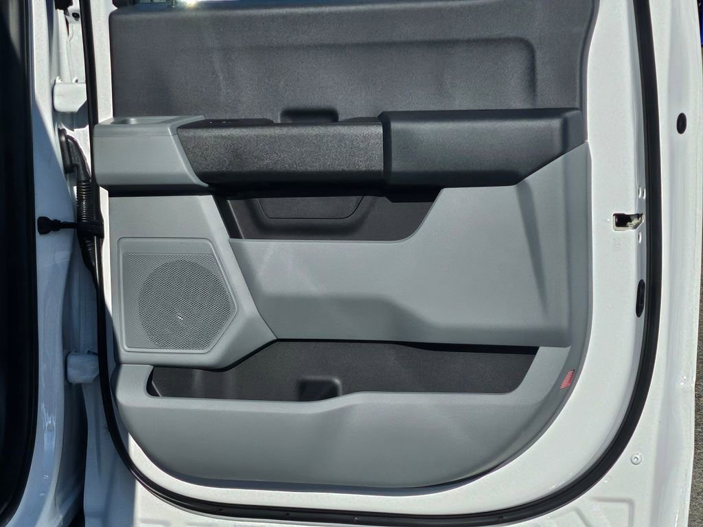 New 2026 Ford F250 XL w/ XL Chrome Package image 31