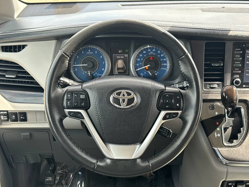 Used 2018 Toyota Sienna XLE Premium AWD/4WD image 13